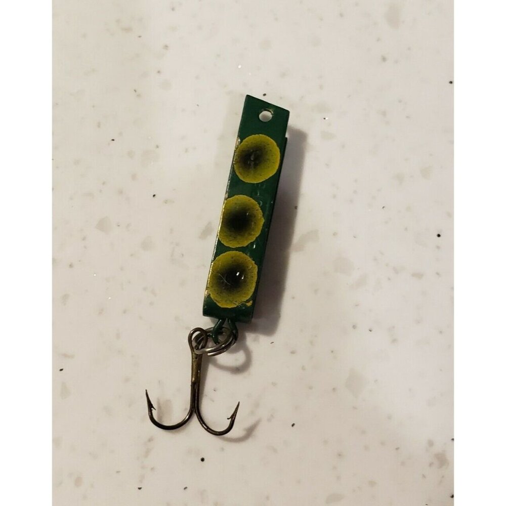 Super duper fishing lure Green with Yellow and Black Spots size 502